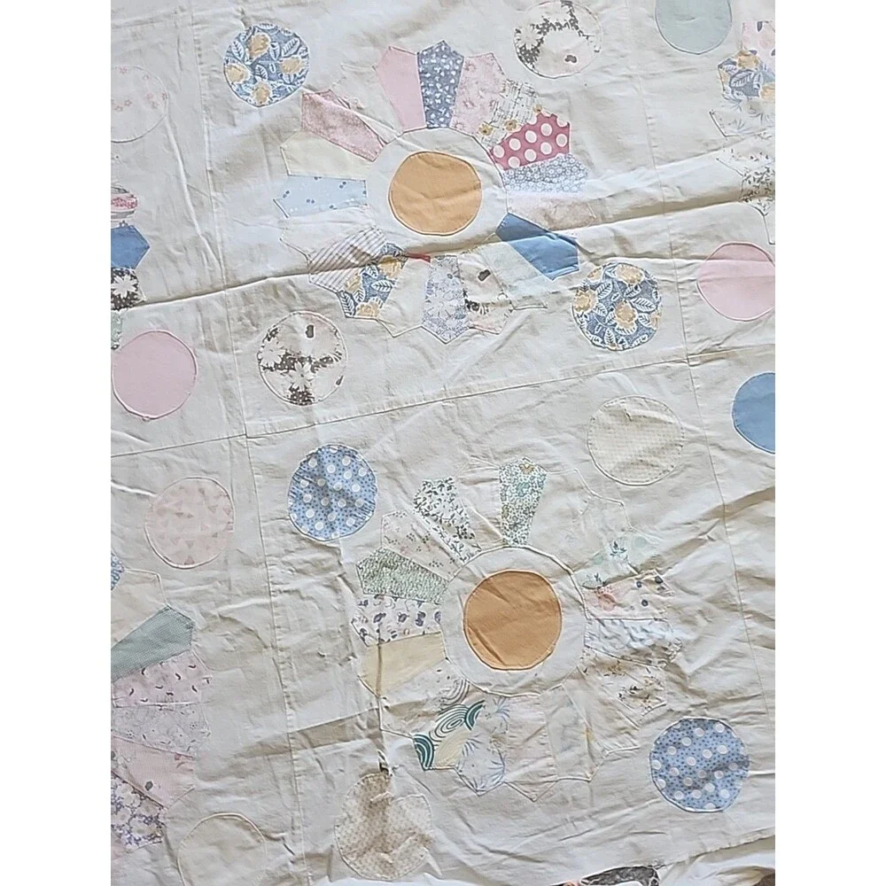 Vintage 1930s–40s Dresden Plate Quilt Top old sheet Fabrics 76 x 87 - Picture 3 of 9